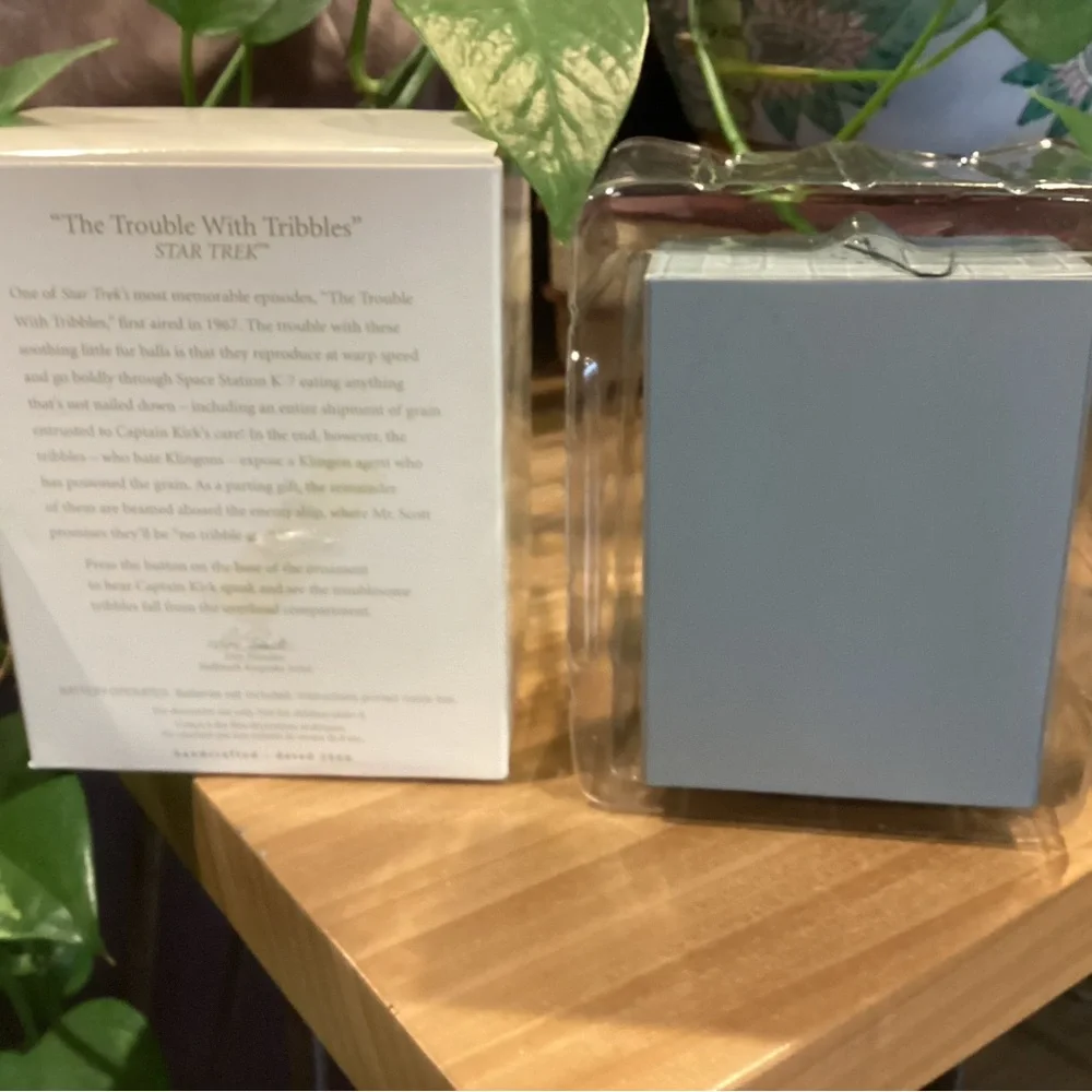 Vintage Hallmark Star Trek “Tribble” Ornament - Picture 2 of 2